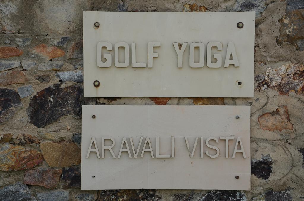 Aravli Vista Hotel Gurgaon Exterior foto